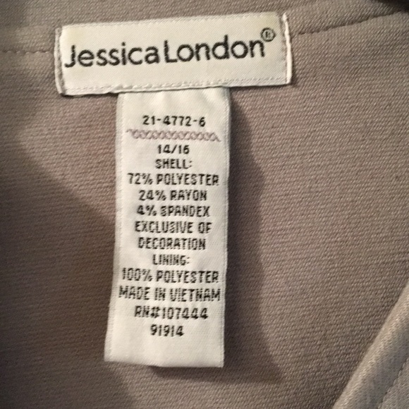 Zip up jacket. Fashion buttons and has pockets. - Picture 3 of 5